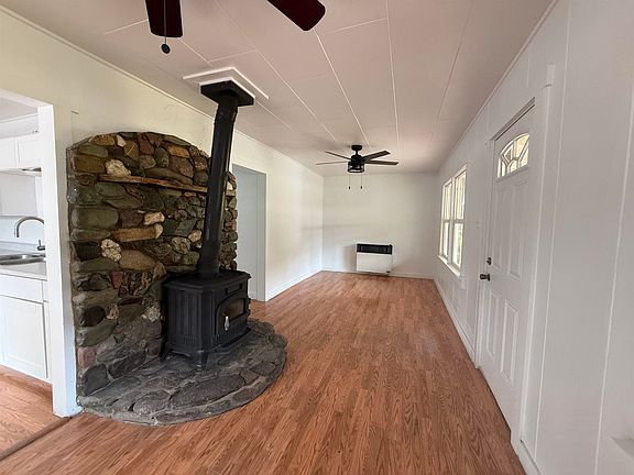 5th image of 15754 Main St