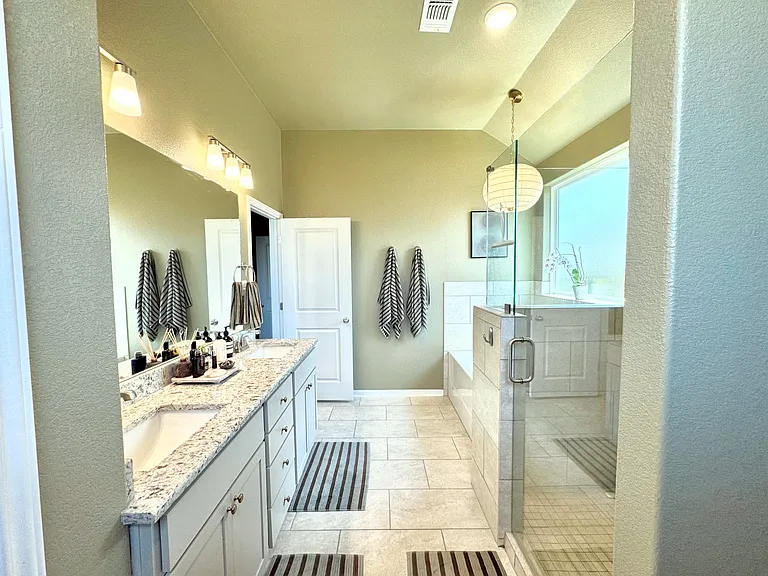 8117 Smoke Creek Ln — Photo 30