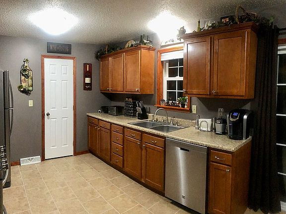 5th image of 1037 Maple Ave