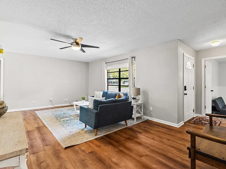 1228 SW 75th Dr — Photo 2