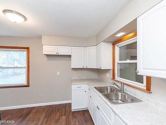 3rd image of 4249 Sunnybrook Dr SE