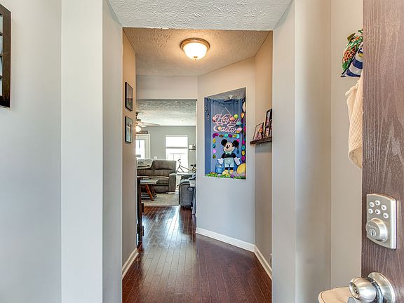 3rd image of 2039 Debonair Ln