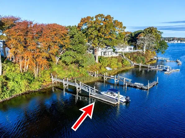 236 Wood Hill Rd, Narragansett, RI 02882