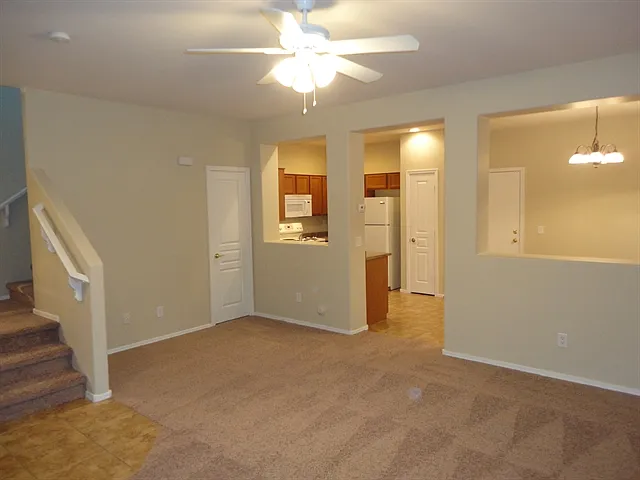 3 bed, 2.5 bath, 1550 sqft, $2,185 — Photo 4