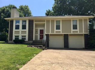 1961 E Sleepy Hollow Dr, Olathe, KS 66062
