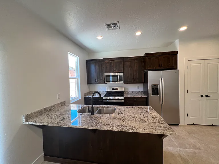 277 N 2480 W — Photo 3
