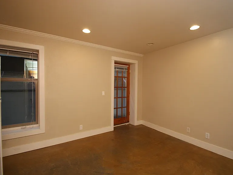 1215 E Spring St — Photo 11
