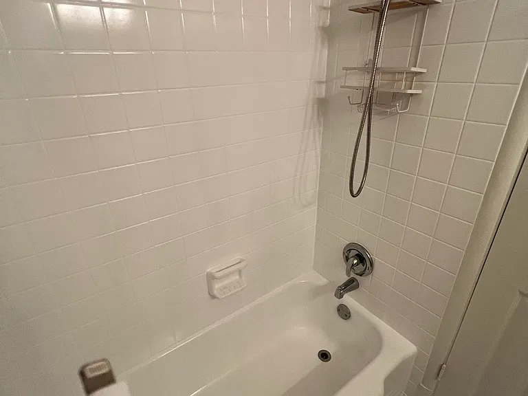 7504 Fairwood Ln — Photo 8