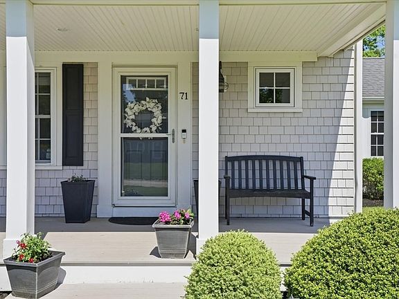 3rd image of 71 Fountain Knoll Ln