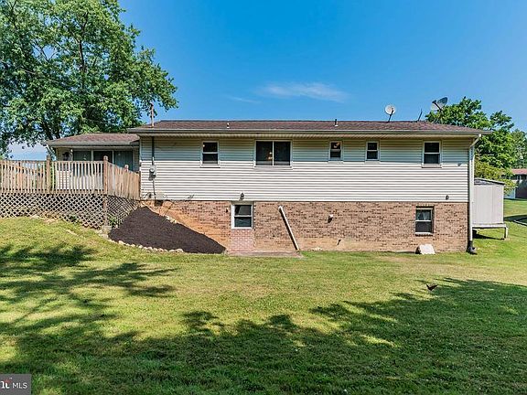 3rd image of 4907 Harman Dr