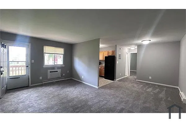 Building Photo - 3913 Parkview Ave #13