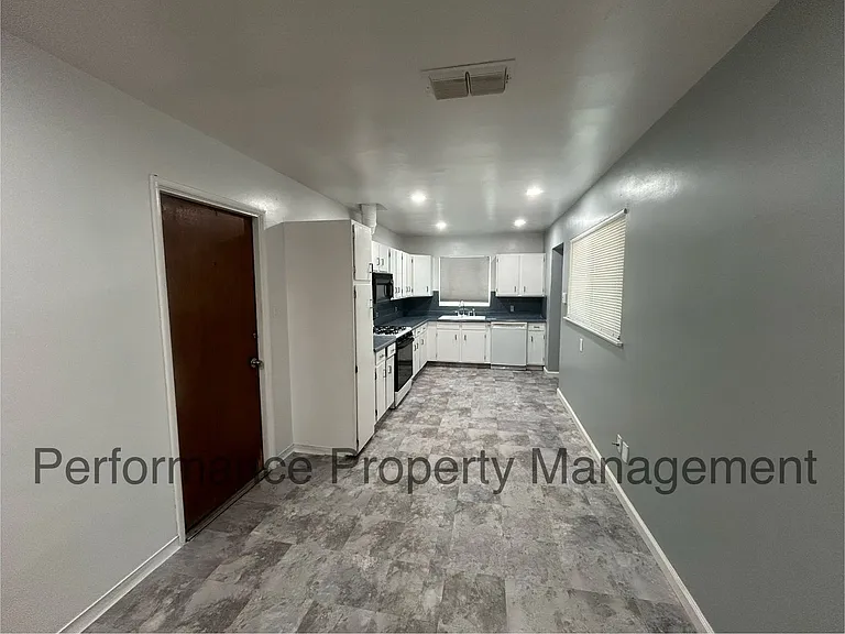 4612 Bloomquist Dr — Photo 4
