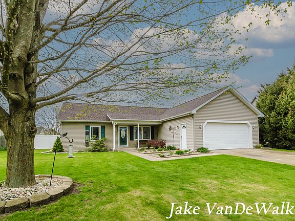 4th image of 1114 Winter Cherry Ln