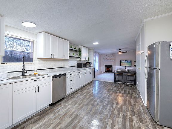 2nd image of 4260 Zachary Rd