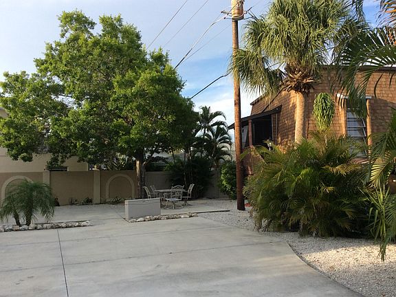 5th image of 244 Harbor Dr Unit 2