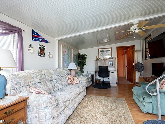 3rd image of 183 Caravan Cir