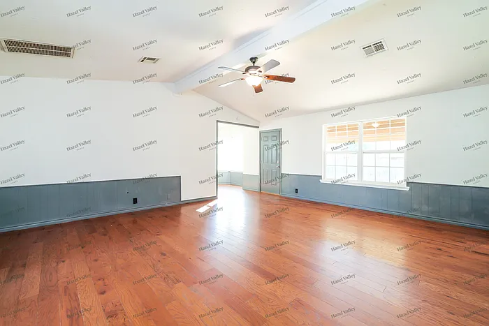 3 bed, 2.0 bath, 2100 sqft, $1,895 — Photo 4