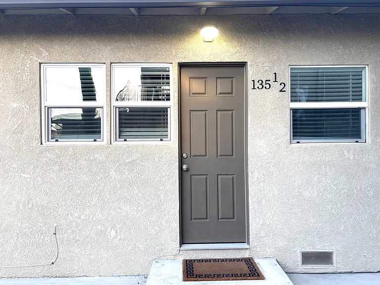 127 E 9th St #135-1/2 — Photo 3