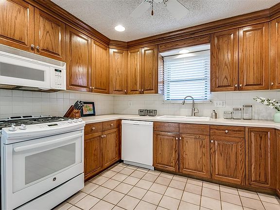 4th image of 430 Royal Crest Dr