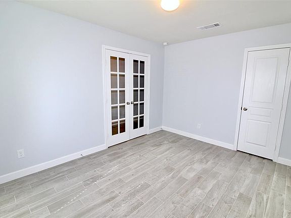 4th image of 2414 Lawn Crest Dr