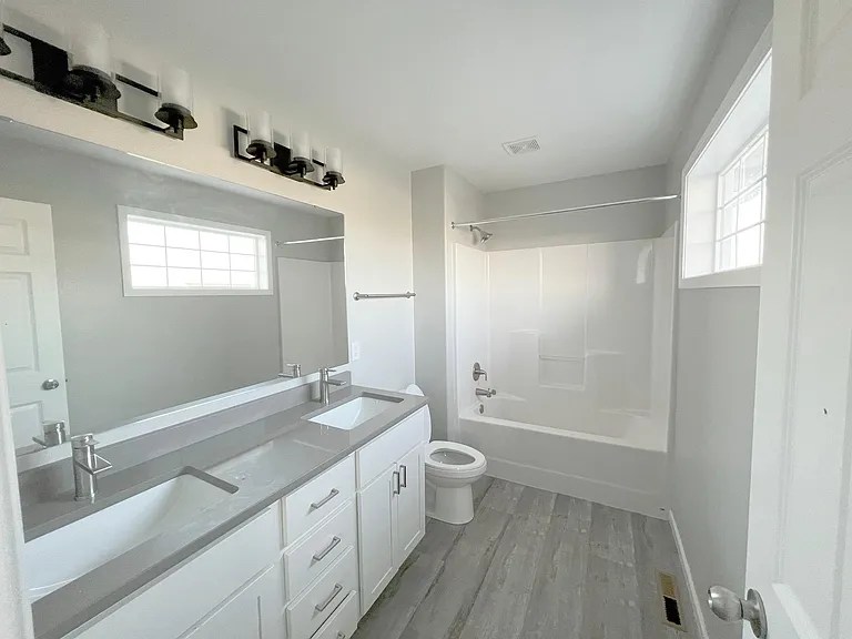 820 Cathy Dr W — Photo 10