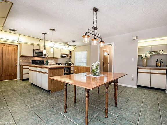 3rd image of 3801 Bradley Ave