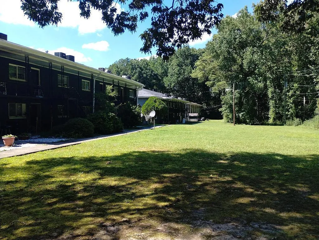 2 bed, 1000 sqft, $1,400 — Photo 4