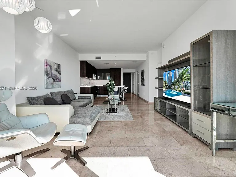 88 SW 7th St #2106 — Photo 14
