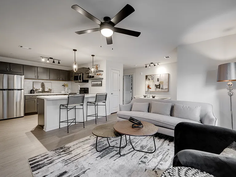 Brentwood Apartments — Photo 13