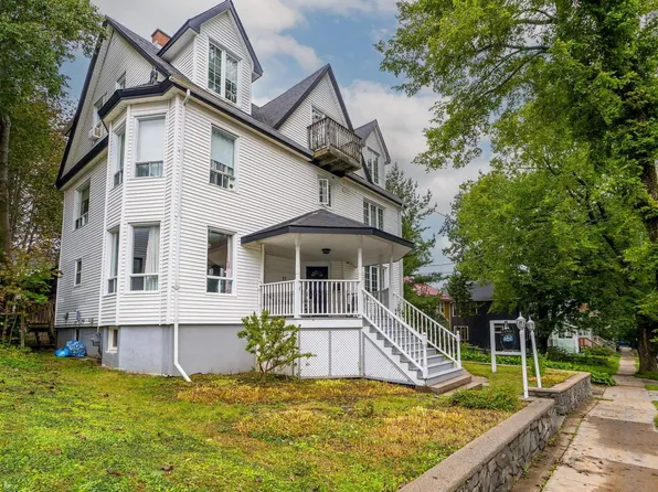 17 Tulip St, Dartmouth, NS B3A 2S5