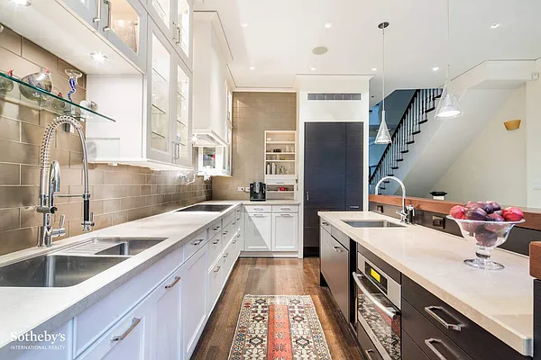 Sold by Sotheby's International Realty | media 4
