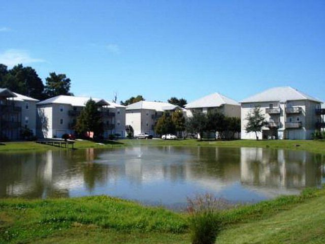 1st image of 4 Yacht Club Dr APT 152