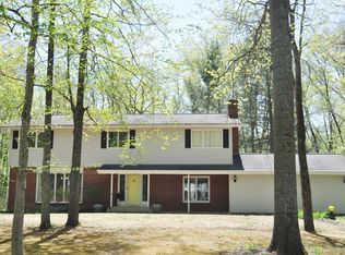 19 West Woods Rd, Red Hook, NY 12571