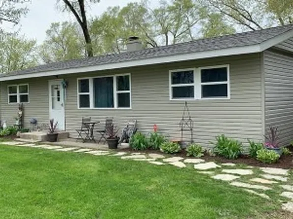 5213 Woodrow Ave, McHenry, IL 60051