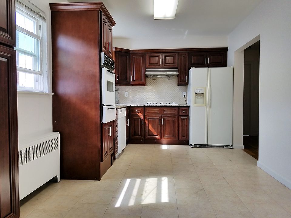 1st image of 16945 26th Ave #2F