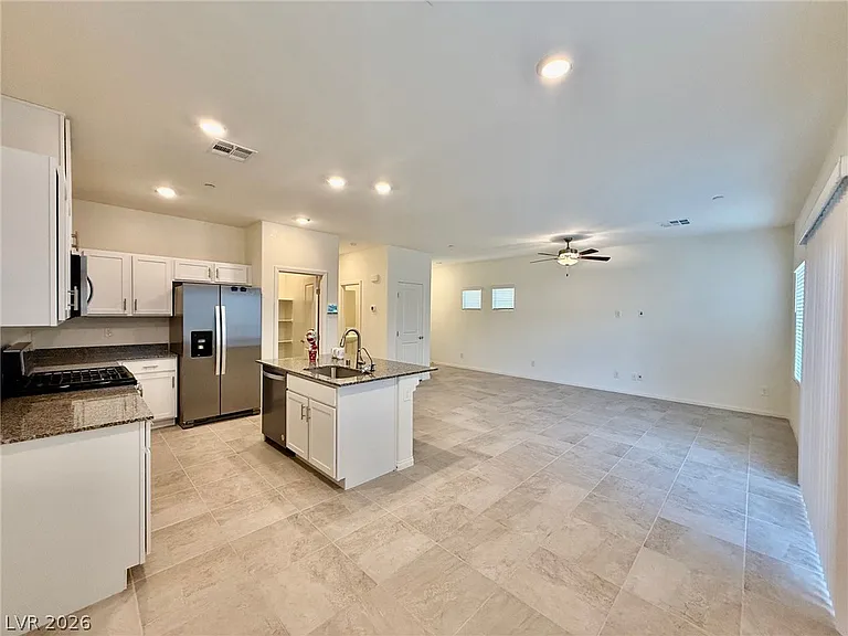 1085 Gentle Swan St — Photo 4