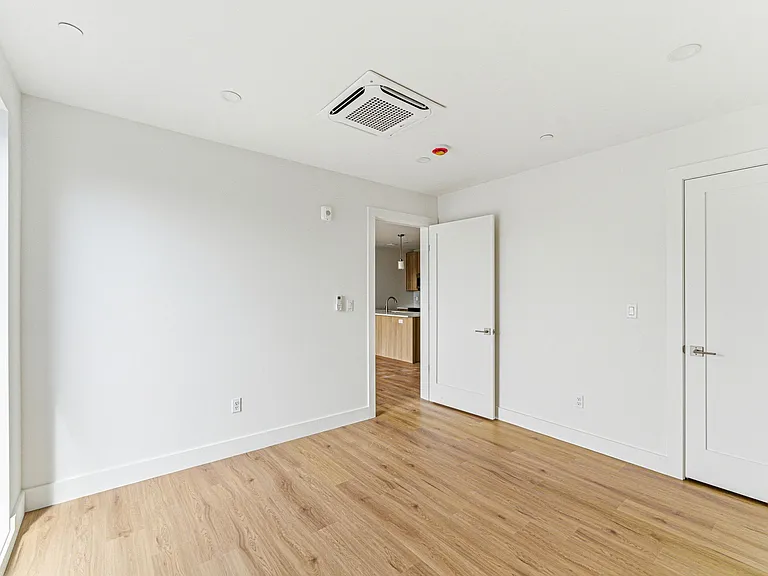 1035 Commonwealth Ave — Photo 35