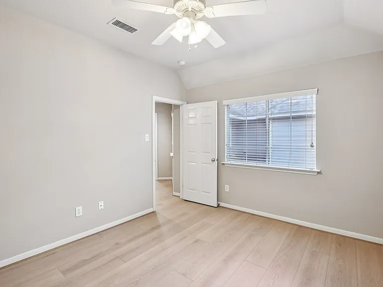 27 Endor Forest Pl — Photo 20
