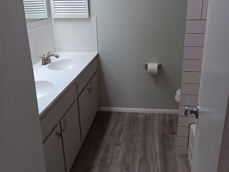2714 Crestview Dr — Photo 12