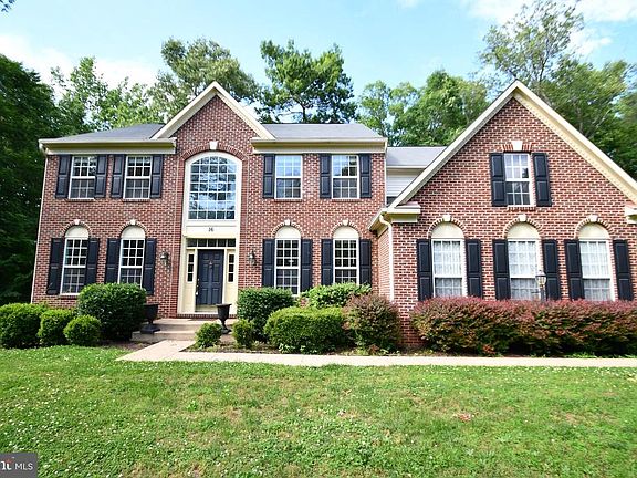 2nd image of 16 Holly Ct
