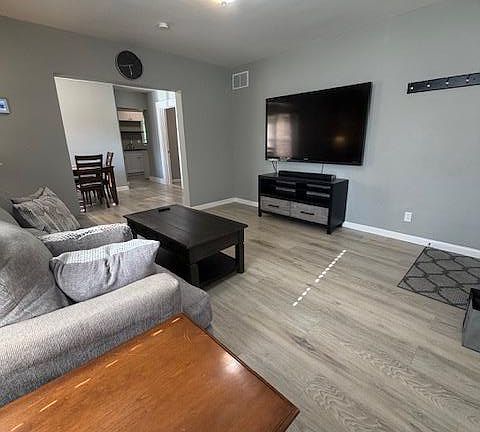 5th image of 449 Midway Ave