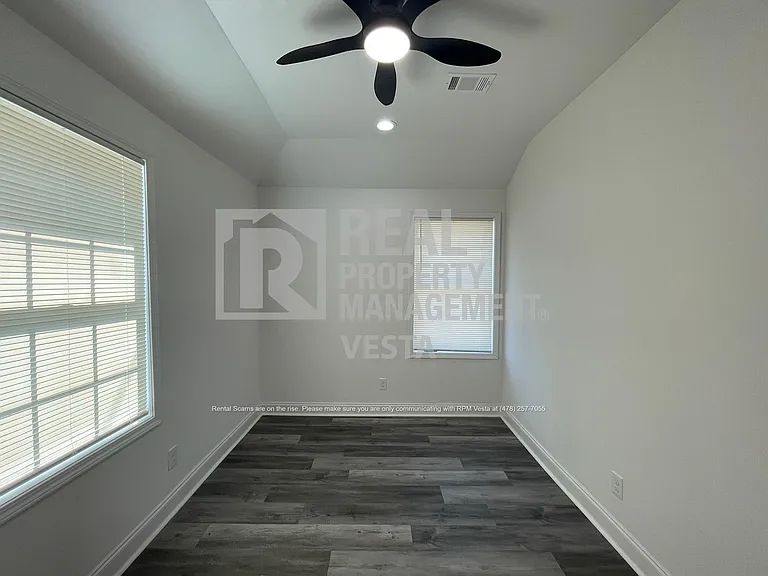 2349 Berthadale Ave — Photo 10