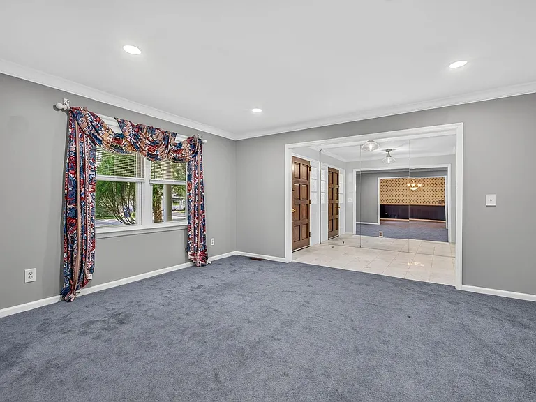 1037 Law Ln — Photo 10