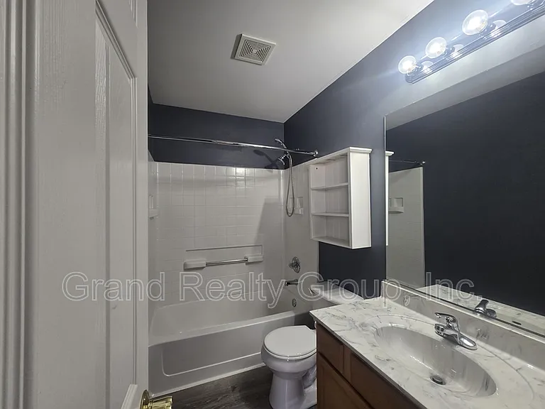 2265 W Bentley Ln — Photo 13