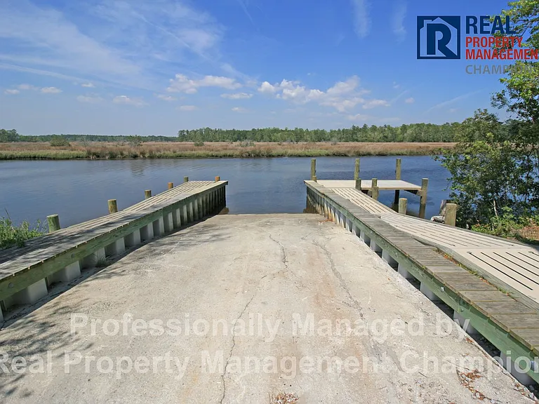 241 E Ivybridge Dr — Photo 24
