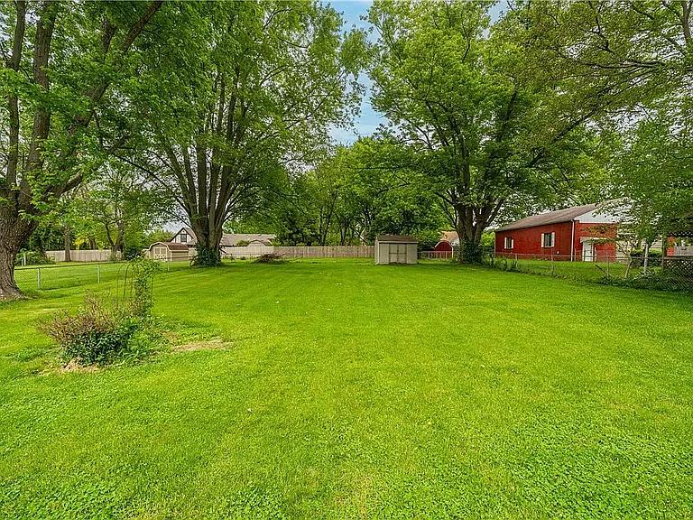 110 Parker Dr — Photo 2