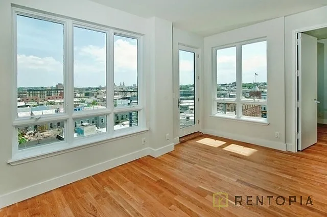 Building Photo - 1433 De Kalb Ave #704D