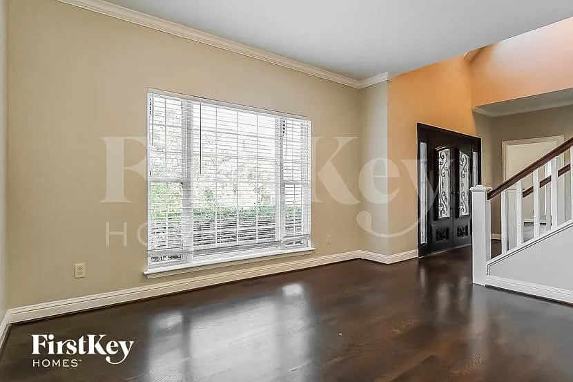 5 bed, 5.0 bath, 3661 sqft, $4,495 — Photo 4
