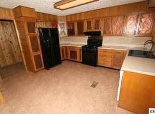 212 N Riverview Cir, Sevierville, TN 37862