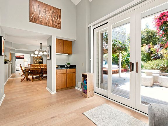 4th image of 4 Rincon Point Ln